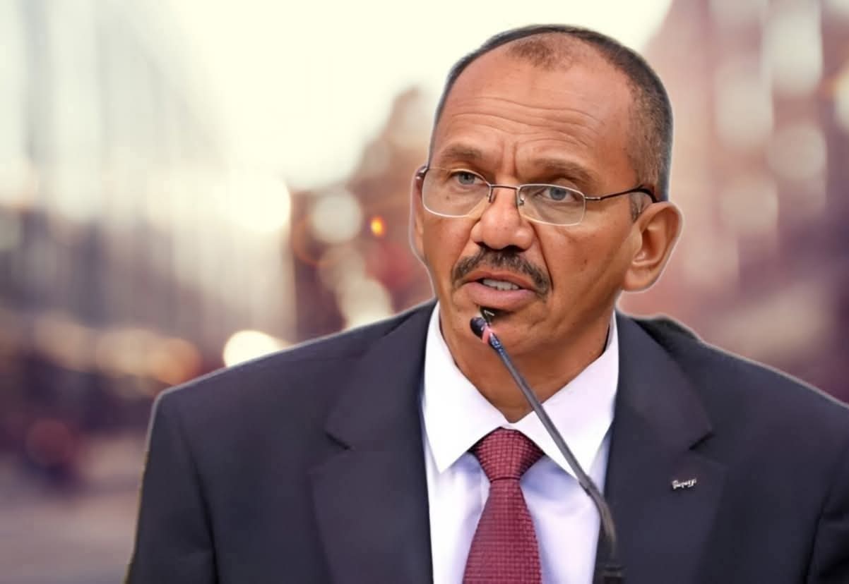 عمــار العركـي.. يكتب: عيد الجيش 71… عام الانتصـار الـذي هـزم رهانـات جنيف ودانـات قصــف الأبيــض