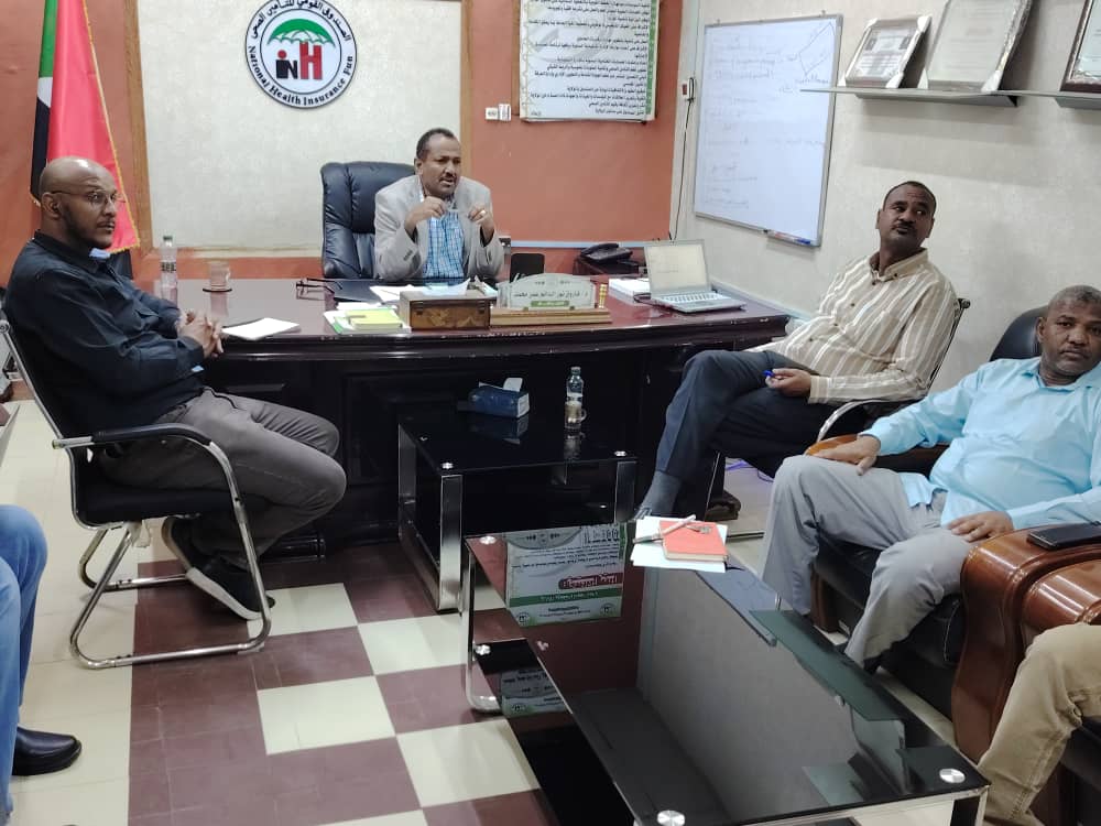 مدير التأمين الصحي يوجه بإعادة استهداف الأسر الفقيرة في خطة المائة يوم
