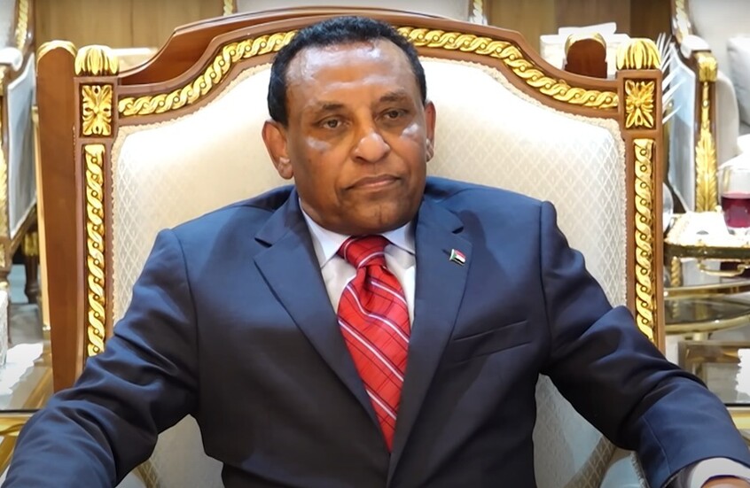 رئيس الوزراء الدكتور كامل إدريس يقدم واجب العزاءفي والدة الصحفية  سمية سيد