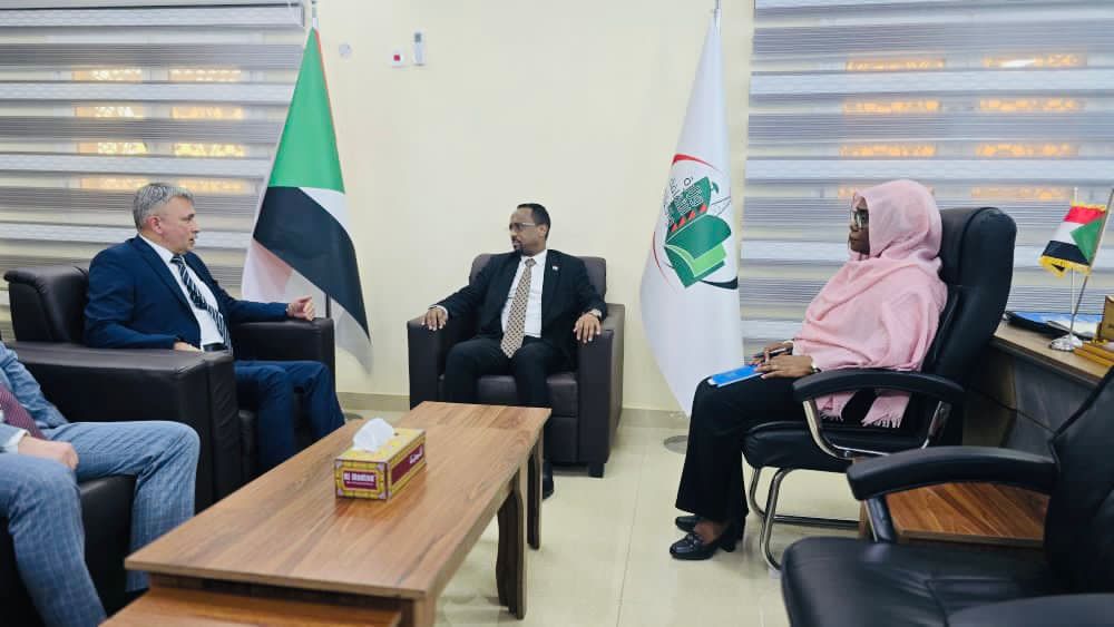 وزير الثقافة والإعلام والسياحة يلتقي سفير روسيا لدى السودان
