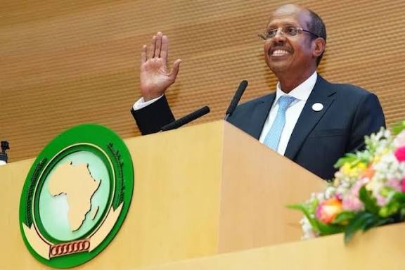 قوى سياسية وشخصيات قومية تدفع بمذكرة للإتحاد الإفريقي رافضة للتدخل الامارتي في السودان وموقف تحالف صمود