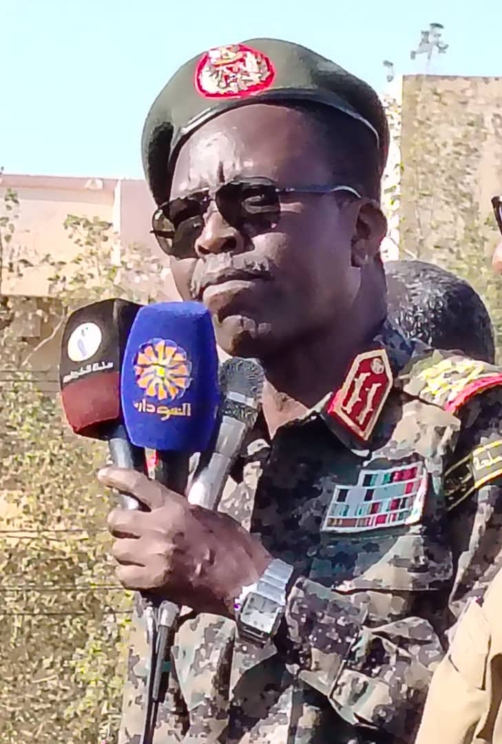 رافقه والي الخرطوم في زيارته لمنطقة سوبا شرق الفريق الكباشي يوجه بفتح نافذة للسجل المدني بشرق النيل وزيادة حصة المحلية من المحولات الكهربائية