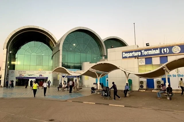 استئناف الملاحة الجوية بمطار الخرطوم بعد ساعات من الإغلاق